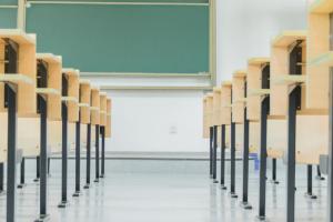 高考200分能上重慶大學城市科技學院繼續(xù)教育學院嗎？