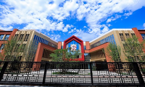 �������b�W(xu��)У��һ��ʲô�ӵČW(xu��)У