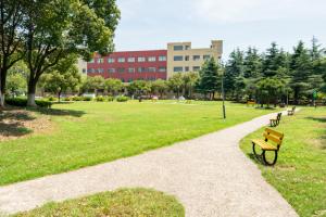 ������ؔ�չ��팣�I(y��)�WУ����