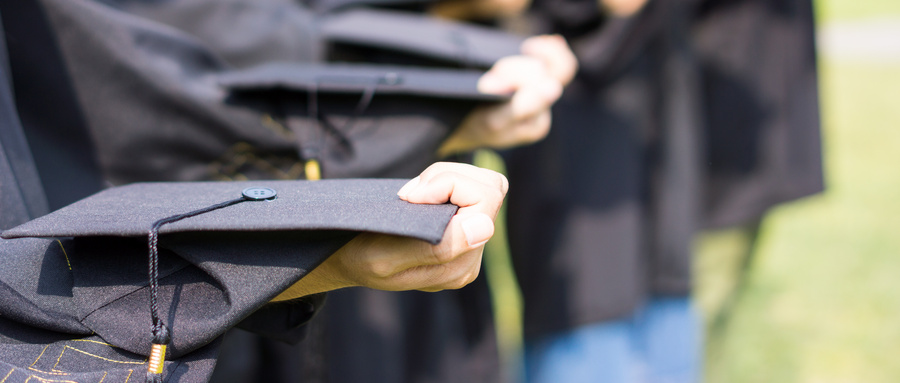 讀播音與主持專業(yè)學校要幾年?