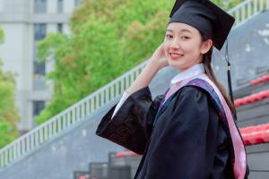 �ӱ�����һ�ԺУ�ļҏ���