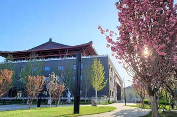 ���ﺲ�WУ