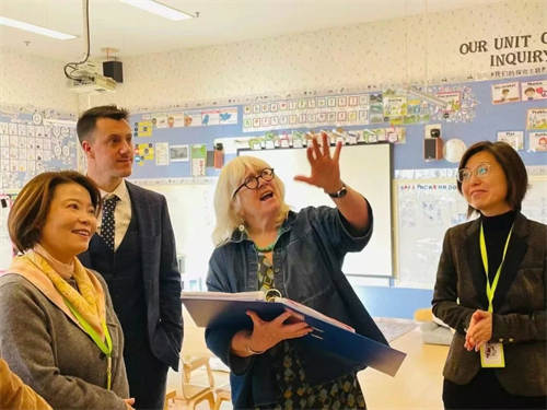 青苗幼兒園簽約英國早教委員會顧問、大英帝國勛章獲得者