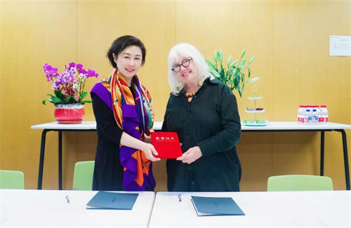 青苗幼兒園簽約英國早教委員會顧問、大英帝國勛章獲得者