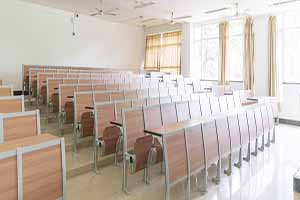 導語introduction 隨著國際郵輪行業的蓬勃發展,海乘專業(國際郵輪乘務管理專業)逐漸成為熱門的專科專業之一。對于許多分數較低的考生來說,選擇海乘專業專科院校不僅能夠實現自己的職業夢想,還能通過計劃外招生等方式獲得入學機會。高校招生網將詳細解析海乘專業專科排名及相關招生院校信息,幫助考生和家長更好地了解該專業。 目錄 c o n t e n t s 海乘專業專科排名 海乘專業專科院校介紹 浙江交通職業技術學院 天津海運職業學院 福建船政交通職業學院 分數低的考生如何選擇 海乘專業專科2024錄取分數線 2025年海乘專業專科排名 01海乘專業專科排名 根據最新數據,海乘專業專科院校的實力排名如下表所示。這些院校在專業實力、師資力量、實踐教學等方面表現突出,是考生的熱門選擇。 浙江交通職業技術學院5★ 天津海運職業學院5★ 福建船政交通職業學院5★ 4.浙江國際海運職業技術學院4★ 5.江蘇海事職業技術學院4★ 6.廣西國際商務職業技術學院4★ 7.武漢交通職業學院4★ 8.廣西交通職業技術學院4★ 9.浙江旅游職業學院4★ 10.威海海洋職業學院4★ 以上排名數據來源于中國科教評價網2024-2025年排名榜。這些院校在海乘專業領域表現優異,是考生的首選目標。 02海乘專業專科院校介紹 浙江交通職業技術學院 浙江交通職業技術學院位于風景秀麗的杭州,是一所以交通為特色的高等職業院校。學院歷史悠久,擁有強大的師資力量和完善的教學設施。在海乘專業方面,學院注重理論與實踐相結合,培養學生具備專業的郵輪服務技能與跨文化交流能力,為郵輪行業輸送了大批優秀人才。 天津海運職業學院 天津海運職業學院地處渤海之濱,專注于培養海洋運輸及相關領域的高素質技術技能人才。學院在海乘專業上獨具特色,不僅擁有豐富的教學資源,還注重實踐教學和國際視野的培養。該專業畢業生就業率高,廣受郵輪行業認可。 福建船政交通職業學院 福建船政交通職業學院位于歷史文化名城福州,是一所以船政文化為特色,交通類專業為主體的職業院校。學院的海乘專業緊密結合行業需求,通過校企合作、工學結合的教學模式,著重提升學生的職業素養和實踐能力。該專業畢業生在郵輪行業中具有較高的競爭力。 03分數低的考生如何選擇 對于分數較低的考生,選擇海乘專業專科院校時,可以考慮以下幾點: 計劃外招生:部分院校會提供計劃外招生機會,這些招生方式通常對分數要求較低,但錄取的學生需要繳納一定的培訓費用。例如,一些民辦院校或職業院校可能會通過計劃外招生錄取部分學生。 學校推薦: 天津天獅學院繼續教育學院 大連海事大學繼續教育學院 綜合評價錄取:部分院校會綜合考慮考生的綜合素質、面試表現等因素,而不僅僅是分數。考生可以通過參加學校的面試或綜合素質測試,爭取錄取機會。 選擇特色院校:一些排名稍低但具有特色專業的院校,可能在某些方面更符合考生的興趣和職業規劃。例如,廣西國際商務職業技術學院在國際商務和旅游管理方面有獨特優勢。 04海乘專業專科2024錄取分數線 以四川高考2024年專業招錄分數為例,全國大專院校海乘專業文科最低收分范圍在230分~401分之間,理科最低收分范圍在260分~418分之間。以下是部分院校的錄取分數線: 院校名稱 文科最低分 理科最低分 大連裝備制造職業技術學院 230 260 浙江國際海運職業技術學院 401 418 武漢航海職業技術學院 380 410 天津海運職業學院 350 360 從以上數據可以看出,文科考生比理科考生更容易被錄取。考生可以根據自己的分數情況,選擇合適的院校。 海乘專業專科院校的選擇對于考生的職業發展至關重要。根據最新的海乘專業專科排名,浙江交通職業技術學院、天津海運職業學院、福建船政交通職業學院等院校在專業實力和教學質量方面表現突出。對于分數較低的考生,可以通過計劃外招生、綜合評價錄取等方式爭取入學機會。希望本文提供的信息能夠幫助考生和家長更好地了解海乘專業專科院校,為考生的未來職業發展提供參考。 推薦閱讀 吉林海乘專業大學排名,哪些院校值得關注? 江蘇海乘專業大學排名,就業率高的院校推薦 山西港口機械與智能控制專業大學排名及錄取分數線一覽