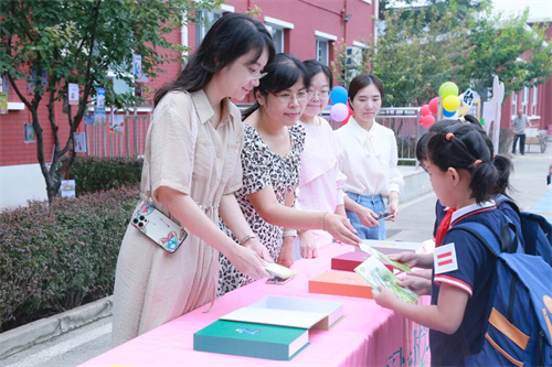 北京市中關(guān)村外國語學(xué)校小學(xué)部開學(xué)