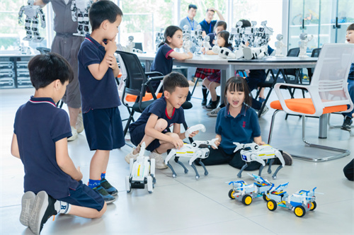 君誠(chéng)AI未來學(xué)校