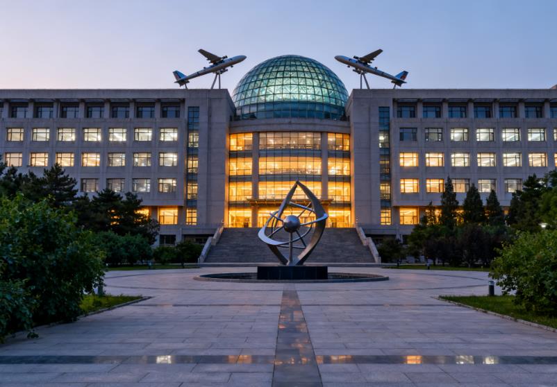 �������պ����W���о���