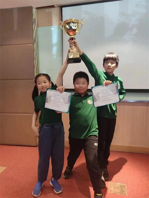 青苗學(xué)校學(xué)生獲丘成桐數(shù)學(xué)營(yíng)銀獎(jiǎng)